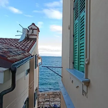 Lägenhet Mandrac With Sea View And Free Parking