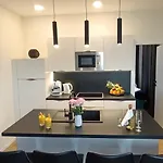 Appartement Mandrac With Sea View And Free Parking