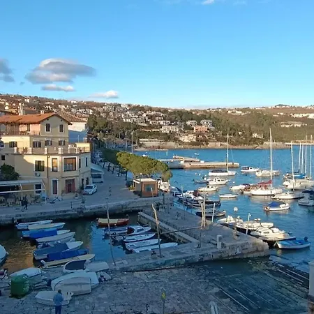 Mandrac S Pogledom Na Opatija