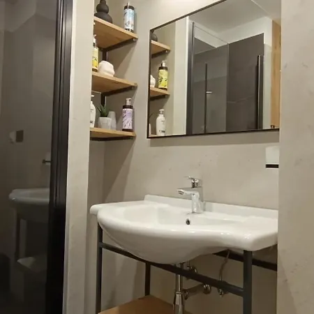 Mandrac With Sea View And Free Parking Appartamento