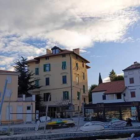 Mandrac S Pogledom Na Apartment