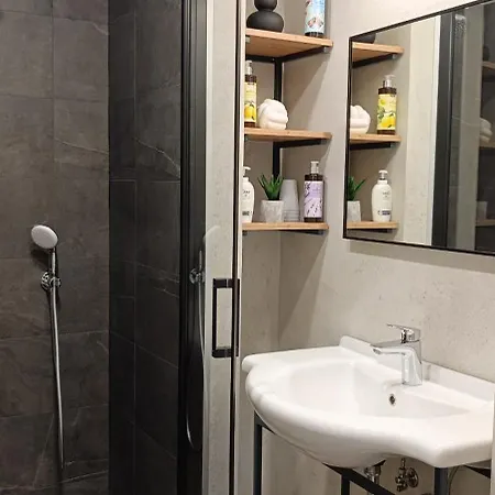 Mandrac S Pogledom Na Apartment Opatija