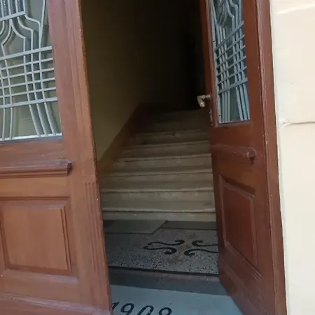 Mandrac S Pogledom Na *