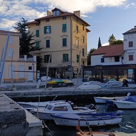 Mandrac S Pogledom Na Opatija