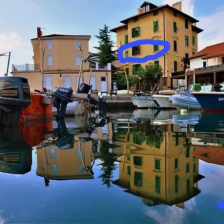 Mandrac With Sea View And Free Parking