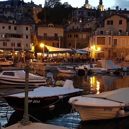 Appartamento Mandrac With Sea View And Free Parking