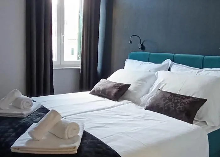 Mandrac With Sea View And Free Parking דירה