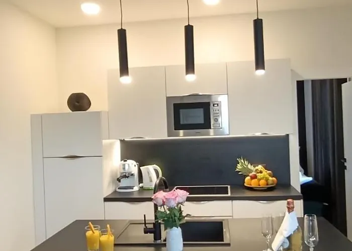 Mandrac With Sea View And Free Parking דירה *