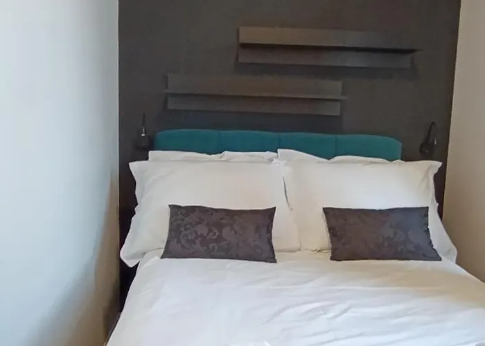 Mandrac With Sea View And Free Parking Apartament *